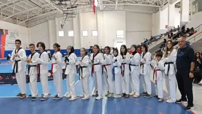 Köyceğiz Taekwondo Takımı Cumhuriyet Kupası’nda Şampiyon Oldu! 9 Altın Madalya ile Döndüler