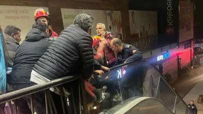 Menteşe’de AVM’de Kaza: Çocuğun Eli Yürüyen Merdivene Sıkıştı