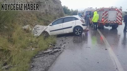 Antalya'da Yolcu Otobüsü ile Otomobil Çarpıştı: 2 Ölü, 4 Yaralı