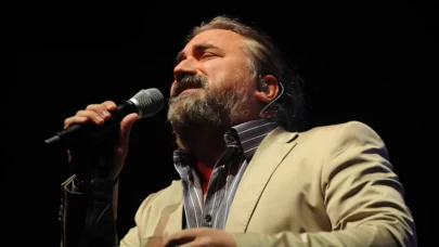 Volkan Konak’tan Kötü Haber: Konser Sırasında Fenalaştı, Öldü mü, Sağlık Durumu Nedir?