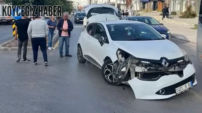 Bodrum’da Otomobil ile Motosikletin Çarpıştığı Kaza Kameraya Yansıdı