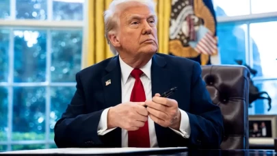 Donald Trump'tan Şok Gümrük Vergileri Kararı: Tüm İthal Ürünlere %10, Otomobillere %25 Vergi!