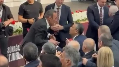 Son Dakika: CHP kurultayında kavga Çıktı! Özgür Özel, Berhan Şimşek birbirine girdi