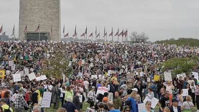 Amerika'da Halk sokağa döküldü, Biber Gazı Yok, Olay Yok, Tutuklama Yok!