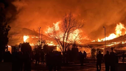 Fabrika Alev Alev Yanıyor: 26 İtfaiye, 4 Arazöz ve 4 Toma Sahada!