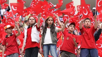 23 Nisan Resmi Tatil, Peki 24 Nisan’da Okullar Açık mı? İşte 2025 Tatil Takvimi Detayları