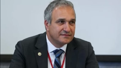Suat Özçağdaş kimdir, Kaç Yaşında, Aslen Nereli, Evli mi, Eşi Kim Eğitim Mesleği Nedir?