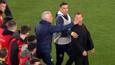 Jose Mourinho, Okan Buruk'un burnunu sıktı