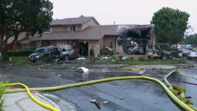 ABD'de Küçük Uçak Yerleşim Alanına Düştü: San Diego’da Feci Kaza!