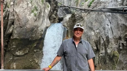 Yeşilçam Oyuncusu Mehmet Serdar Sulukahya Bıçaklandı: Hayati Tehlikesi Devam ediyor!