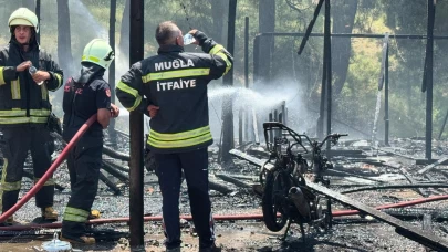 Muğla Ortaca’da Hasır Dükkanında Çıkan Yangın Ormana Sıçradı, Ekipler Zamanında Müdahale Etti