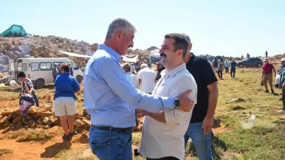 Köyceğiz’de Sandras Dağı’nda Eren Şenliği: Kaymakam Mert Kumcu ve Başkan Ali Erdoğan vatandaşlarla zirvede buluştu