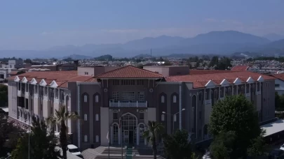 Fethiye’de FETÖ Firarisi Eski Emniyet Müdürü Sahte Kimlikle Yakalandı: 6 Yıl 10 Ay 15 Gün Hapis Cezasıyla Cezaevine Gönderildi