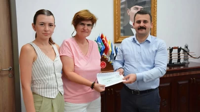 Köyceğiz’de “Evinin Sultanları Plajda” Turnuvası Başlıyor: Zafer Kupası Davetiyesi Kaymakam Mert Kumcu’ya Takdim Edildi