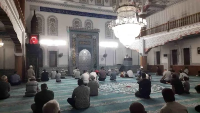 Köyceğiz’de Mevlid-i Nebi Gecesi Coşkuyla İdrak Edildi: Sakal-ı Şerif Ziyareti ve Dualarla Duygusal Anlar