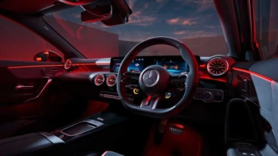 Mercedes, Dijitalden Fiziksele Dönüyor: Araç İçi Tasarımlarda Düğme Dönemi Geri Geliyor