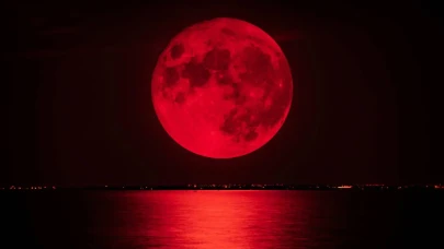 Kanlı Ay Tutulması 2025 Ne Zaman, Nereden Görülecek? Spiritüel Ritüeller, Dualar ve Psikolojik Etkiler