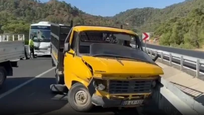 Köyceğiz ile Ortaca Girişinde Minibüs ile Pikap Çarpıştı: Mehmet Acar ve Gülfizar Acar Yaralandı