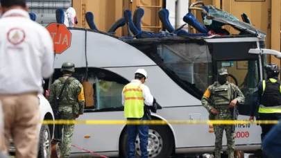 Meksika’da Katliam Gibi Kaza: Yük Treni Yolcu Otobüsüne Çarptı, En Az 10 Ölü 40 Yaralı