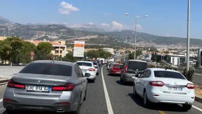 Muğla Menteşe’de Cuma Trafiği Kilitlendi: Ana Arterlerde Yoğunluk, Sürücüler Zorlandı