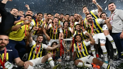 Fenerbahçe UEFA Avrupa Ligi Kadrosunu Açıkladı: Asensio, Talisca, En-Nesyri Sahada, 7 İsim Dışarıda Kaldı