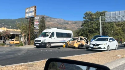 Köyceğiz Trafik Kazası: Sanayi Önünde Taksi ile İşçi Servisi Çarpıştı: Yaralı Sayısı Henüz Netleşmedi
