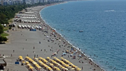 Okullar Açıldı, Konyaaltı Sahili Boşaldı: Yerli Tatilciler Gitti, Turistler Kaldı
