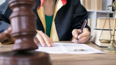 Avukat Maaşları 2025: Kamu, Özel Sektör, Serbest Çalışma ve Şehirlere Göre Güncel Gelirler