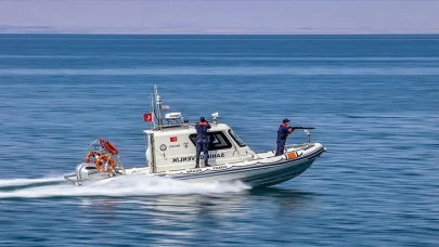 Fethiye Açıklarında Gezi Teknesinde Yaralanan Çocuk Sahil Güvenlik Tarafından Kurtarıldı