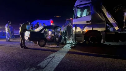 Afşin'de Otomobil ile Tır Çarpıştı: 3 Kişi Öldü!