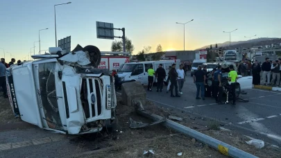 Sivas Suşehri’nde Katliam Gibi Kaza: Tarım İşçilerini Taşıyan Minibüs Devrildi, 15 Yaralı