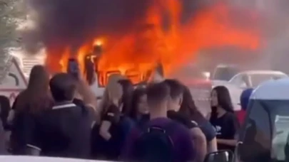 Mersin’de Servis Minibüsü Alev Aldı: Öğrenciler Son Anda Kurtarıldı