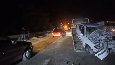Kastamonu Tosya’da Feci Kaza: Otomobil Traktör Römorkuna Çarptı, İsmail Tokaç Öldü, 5 Yaralı