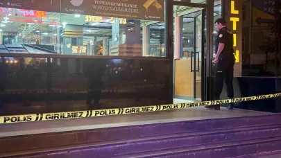 Beylikdüzü’nde Kuyumcuya Silahlı Saldırı: Motosikletli İki Şüpheli Kaçtı
