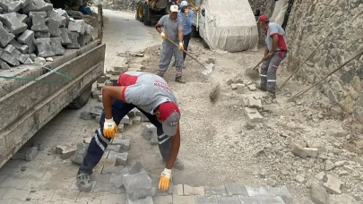 Köyceğiz Belediyesi Toparlar Mahallesi'nde Parke Tamiratına Gece Gündüz Devam Ediyor