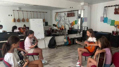 Muğla’da Çocuklara Ücretsiz Gitar Eğitimi Başladı