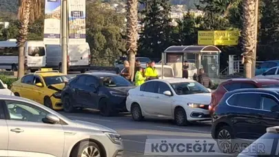Bodrum'da Trafik Kazası: 4 Araç Birbirine Girdi!