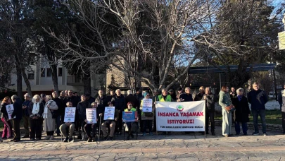 Menteşe’de Emekliler Oturma Eylemi Yaptı: “Geçinemiyoruz”