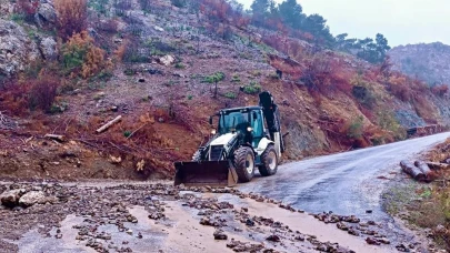 Köyceğiz’de Sel ve Yağmur Yolları Kapattı: Çayhisar ve Yayla’da Çalışmalar Sürüyor