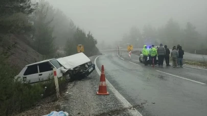 Muğla Denizli Yolunda Gölcük’te Kaza: Otomobil Otobüse Çarptı