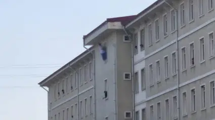 Mskü KYK Yurdunda Korku Dolu Anlar: Öğrenci Cama Çıktı!