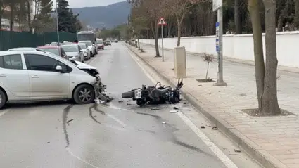 Menteşe’de Korkutan Kaza: Motosiklet Parçalandı, 2 Yaralı