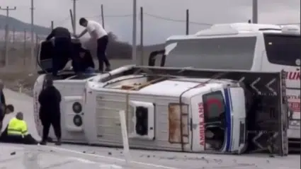 Seydikemer’de Ambulans Taşıyan Kurtarıcı Devrildi: 4 Yaralı!