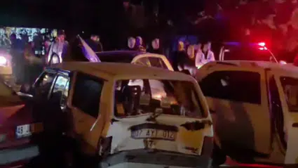 Seydikemer Zorlar’da Zincirleme Kaza: 3 Araç Birbirine Girdi!