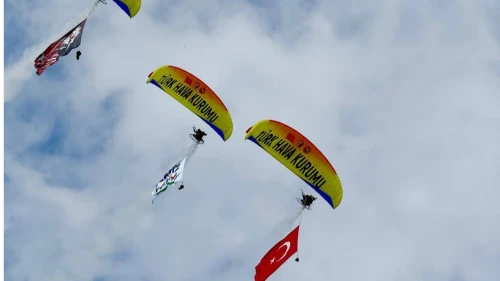 Fethiye’de 25. Uluslararası Ölüdeniz Hava Oyunları Festivali Coşkuyla Devam Ediyor