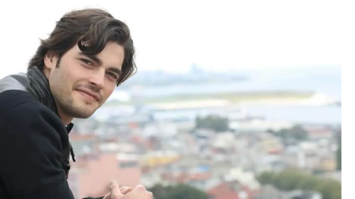 Akın Akınözü Kimdir? Kaç Yaşında, Nereli, Boyu Kaç cm, Kilosu Kaç, Hangi Dizilerde ve Filmlerde Rol Aldı?
