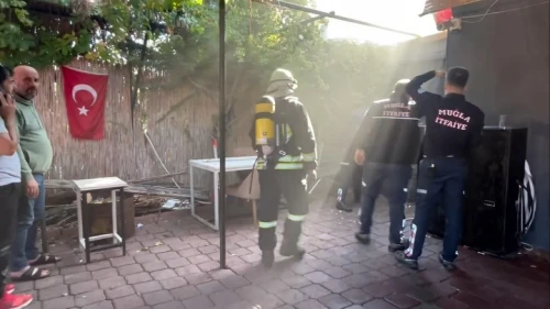 Fethiye Foça’da Restoran Yangını Çıktı Bir Çalışan Yaralandı Hastaneye Kaldırıldı