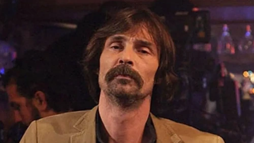 Erdal Beşikçioğlu Kimdir? Kaç Yaşında, Nereli, Boyu Kaç cm, Hangi Dizilerde ve Filmlerde Rol Aldı?