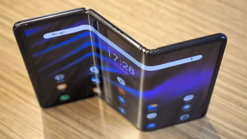 Üçe Katlanabilir Telefon Sahneye Çıktı: Türkiye'ye Hiç Gelmeyebilir!