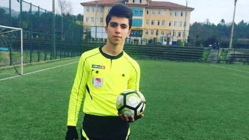 Atakan Yüzlü Kimdir? Kaç Yaşında, Nereli, Hangi Maçlarda Yardımcı Hakemlik Yaptı?